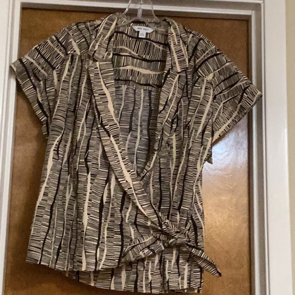Nine West Women’s beige/black printed Short Sleeve Wrap Top Blouse Size XXL